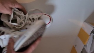 Buying and unboxing old Converse