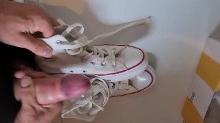 Buying and unboxing old Converse