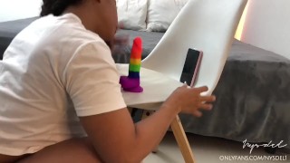 PUSSY! I help my stepsister BIG ASS to satisfy her needs by sucking her PUSSY -amateur couple- Nysde