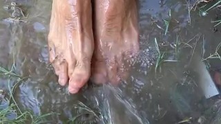 Getting my feet wet / foot shower