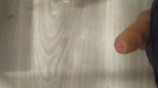Une bonne branlette avec éjaculation en pensant à mon plan cul