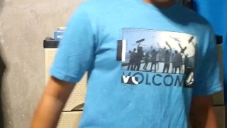 Alan Tokers sé masturba en su habitación