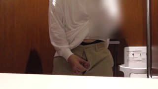 公共施設のトイレでサイレントオナニーして大量射精した思い出