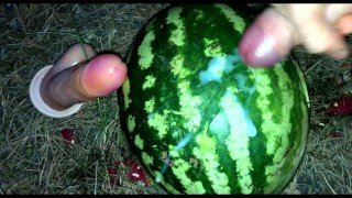 Выебал в Лесу АРБУЗ двумя ЧЛЕНАМИ!!!! Сумасшедшее гей порно!!!