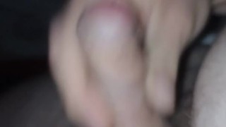 Muy caliente,hablando con una amiga me tuve que tocar 