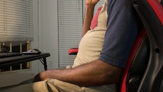 Gaymer inflates his belly while playing with his friends