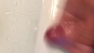 Petite branlette dans l’évier 