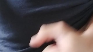 Grosse branlette avec éjaculation
