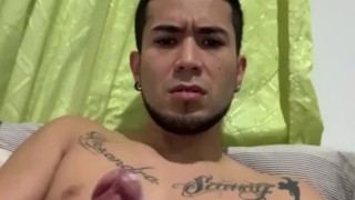 Quieres leche ? Me masturbo viendo mis videos