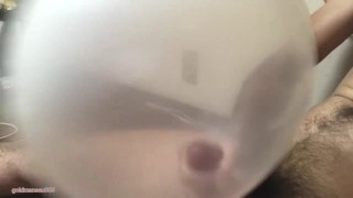 風船の中に射精してみました