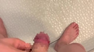 【9月毎日投稿！】男子大学生 風呂場でおしっこ 恥ずかしい…