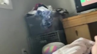 Booty wiggles 