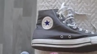 Sperme sur converse