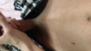 巨根男子が自分でシゴいて射精_まきにゃんと大我くん_【Sample】