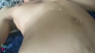 BEAUTIFUL SLIM AND MUSCULAR GUY TOUCHES HIS COCK