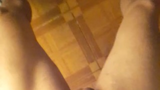 Argentino pijudo se toca y se saca la leche