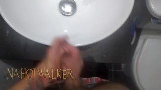 Masturbándome en el baño