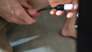 Je me plug la bite pour la première fois. Plug urétral 