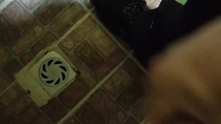 Terminando una paja rapida