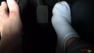 HARD STARTING BASTARD! - CLASSIC CAR PEDAL PUSHING - AUSTIN HEALEY - ROADSTER - CRANKING AWAY