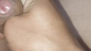 Una buena paja después de llegar del trabajo😈😈para aliviar el estrés ☺️☺️me ayudarías?