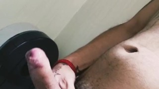 The Fenixxx 69 vergón, se masturba en baño del trabajo. 