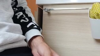 I masturbate in the bidet of the hotel, very exciting