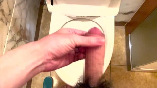 巨根男子のおしっこ映像