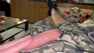 I jerk off my 8,6inch cock from the hole in my pants. Mi sego il cazzo di 22cm dal buco dei pantalon