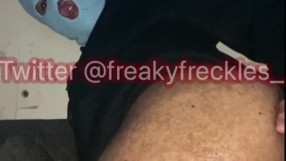 Bubble butt bottom stretches his bussy with huge butt plug