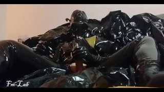 latex slave piss in bag with gasmask breathplay