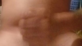 Mi Vecina me deja solo y aprovecho para espiarla 