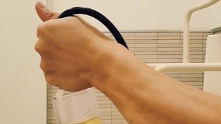 吸引ポンプをしながらおしっこ