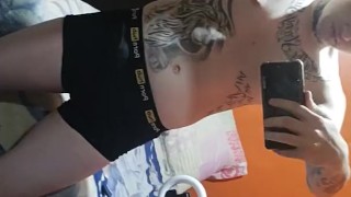 Sensualizando em frente ao espelho 