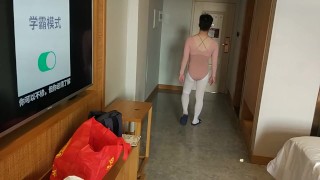 穿连体服配白丝袜