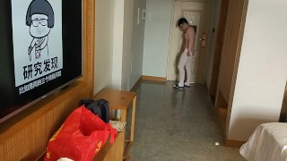 穿连体服配白丝袜