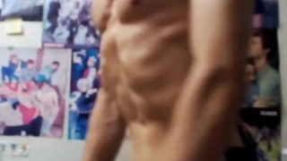 SEXY MAN SHOWING BEAUTIFUL MUSCLES