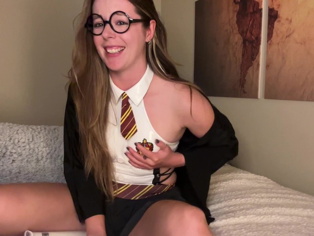 Hysterically Reading Harry Potter With My Magic Wand and Trying Not to  Cum!! - Free Porn Videos - YouPorn