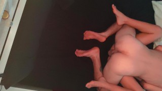 La mia prima doppia penetrazione con un dildo mentre guardo un hentay e lui mi viene dentro🫦🍆💦