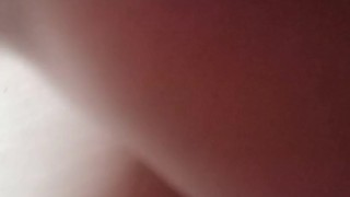 سعودي ينيك الشغالة الممحونة فكسها وزوجته مسافرة