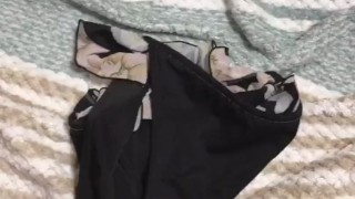 人妻のパンティに大量射精‼︎