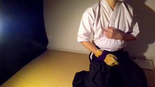 【弓道】弓道着でしこしこ……ゆがけで扱くことを先輩に命じられ、最後は足袋に射精!