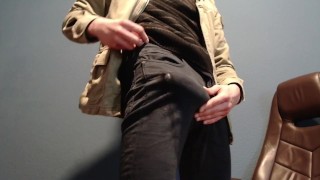 I was horny and leaking on my jeans all day long till I got home and got messy!