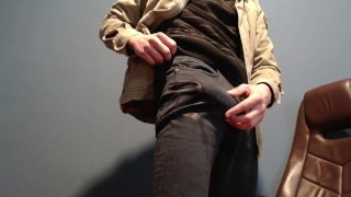 I was horny and leaking on my jeans all day long till I got home and got messy!