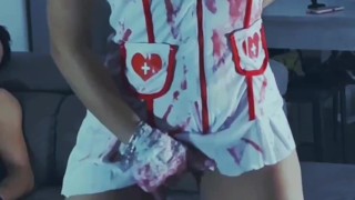 Moglie italiana vestita da infermiera sexy si fa scopare per halloween "hell's nurse" 