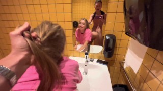 Поки Ждали Замовлення в Кафе Зважилися на Перепіхон🤫 - Bunny Rabbits 😈