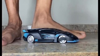 GIANT MAN CRUSHING TINY CARS / GIANT FETISH