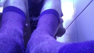RELAXING MY TIRED FEET AND SWEATY SOLES