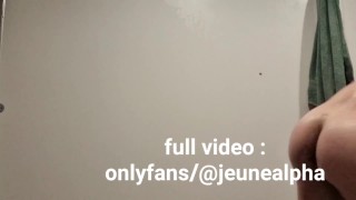 BODYBULDER MASTUBATION and CUMSHOT 