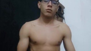 A todos les gusta verme masturbarme mi gran verga 